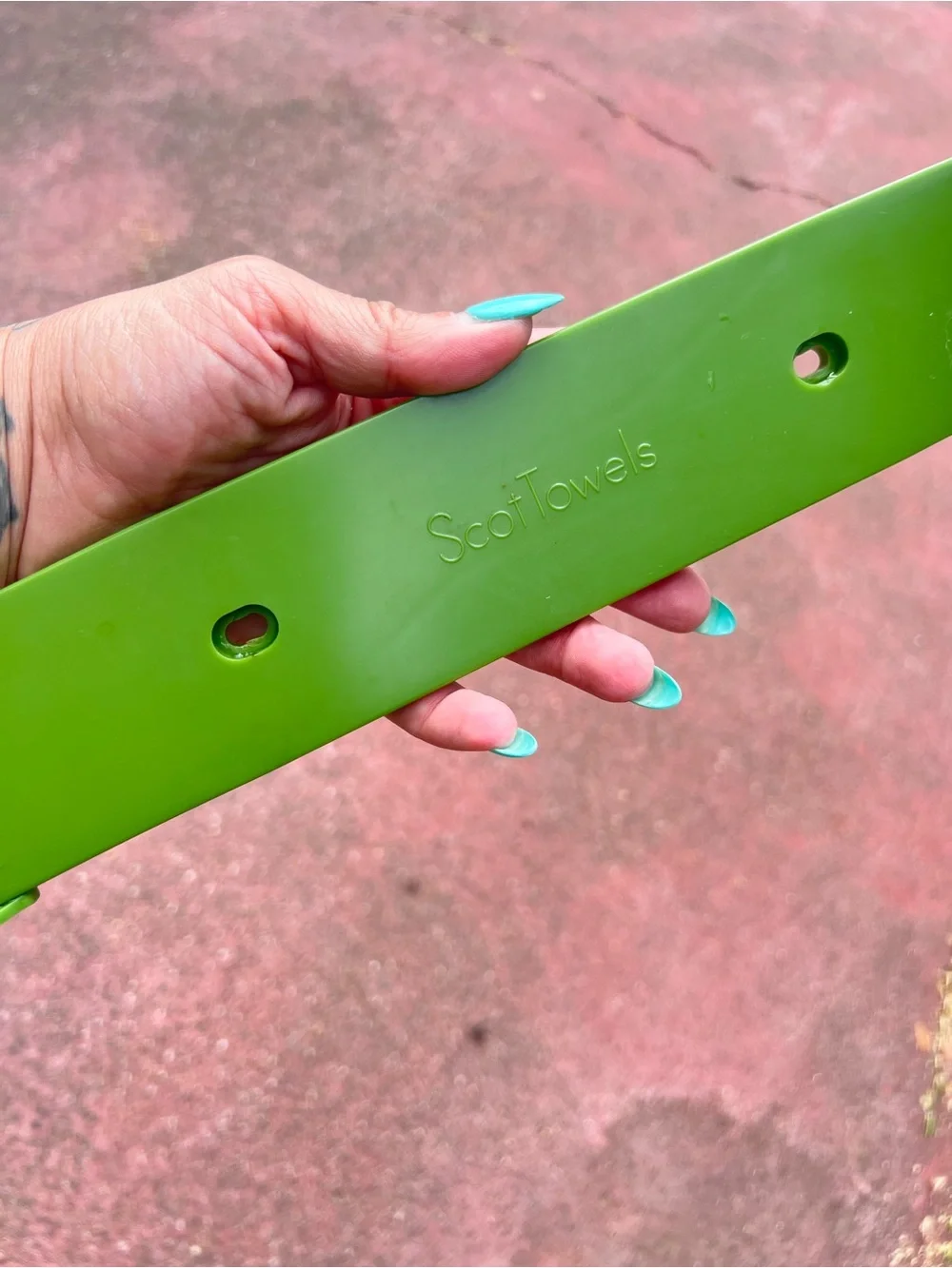 70’s Retro Vintage Avocado Green Plastic Paper Towel Holder Kitchen Dispenser